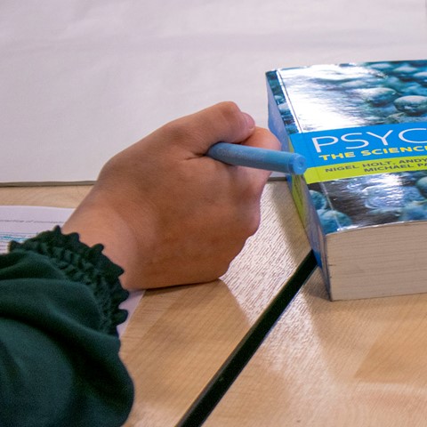 students with psychology book