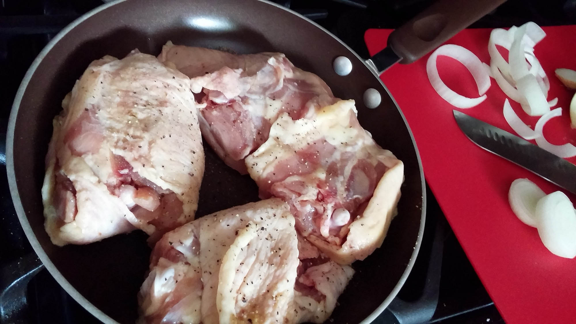 Cooking chicken in pan