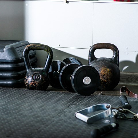 some kettlebells sitting on a gym floor