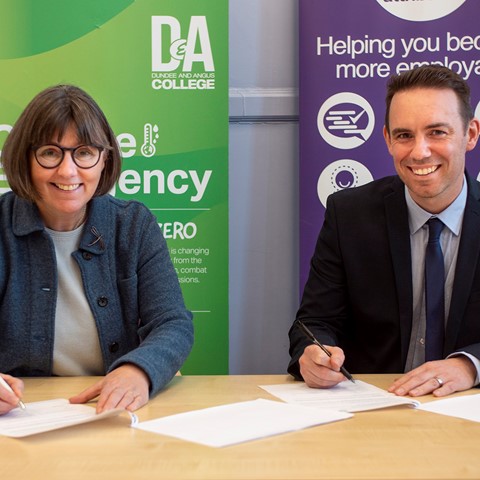 The principal and head of ZeroFour sign the MoU documents