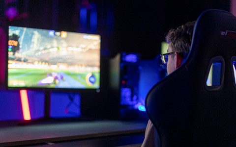 Student focused on game during E-Sports tournament