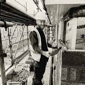 Liam Rennie (bricklayer) laying bricks